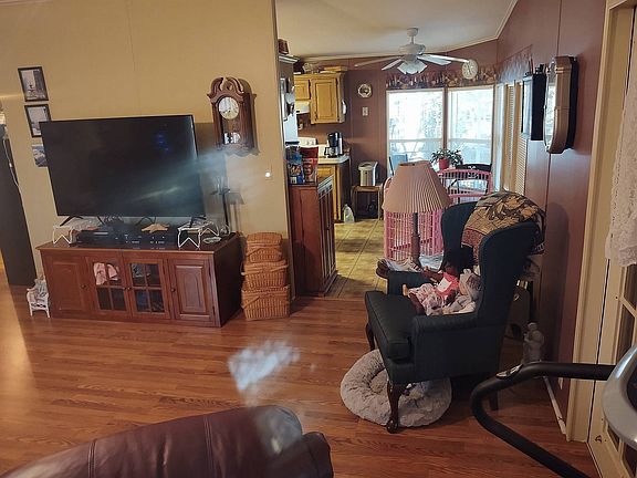 5th image of 533 Swan Dr