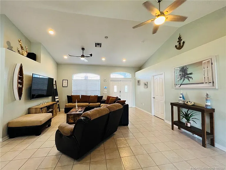 1309 Carlton Ct — Photo 7