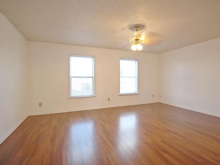 945 Shenandoah Way — Photo 16