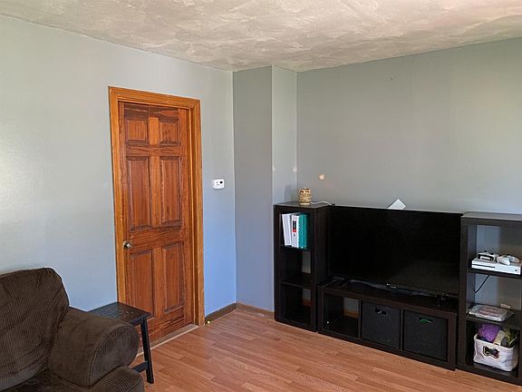 4th image of 402 E 20th St