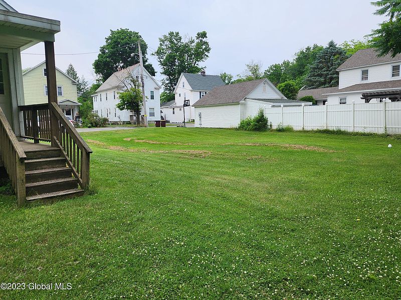 5th image of 14 Arnold Avenue