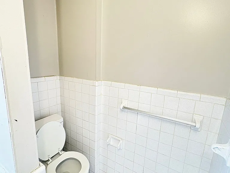 261 E Lake St — Photo 24
