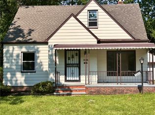 5033 Greenhurst Dr, Maple Heights, OH 44137