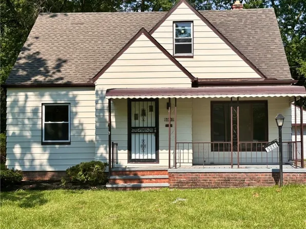 5033 Greenhurst Dr, Maple Heights, OH 44137