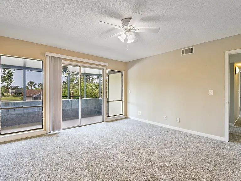 40 Club House Dr #207 — Photo 12