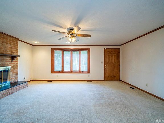 3rd image of 643 Burgess Ave