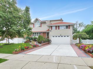 3 Drury Ln, Syosset, NY 11791