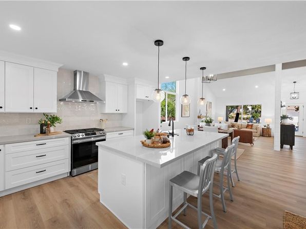 23795 Avenida Columbia