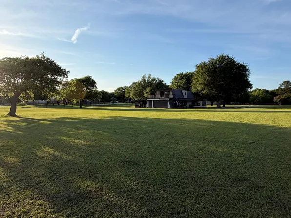 221 Timberview Ct, Argyle, TX 76226