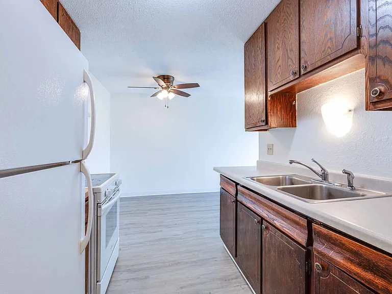 956 Place Apartments — Photo 31
