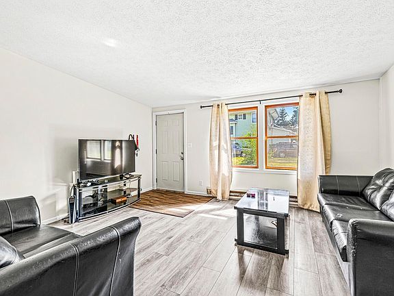 4th image of 609 Capitol Blvd