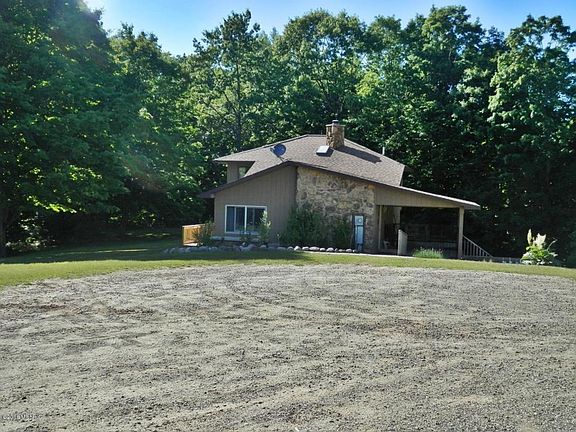 2nd image of 1540 Hidden Hollow Dr