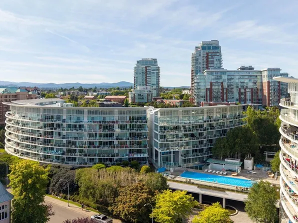 68 Songhees Rd #109, Victoria, BC V9A 0A3