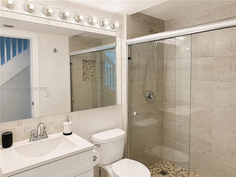 3 bed, 2.5 bath, 1500 sqft, $4,100 — Photo 3