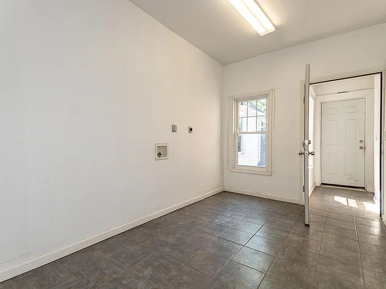 15416 Saranac Rd — Photo 11