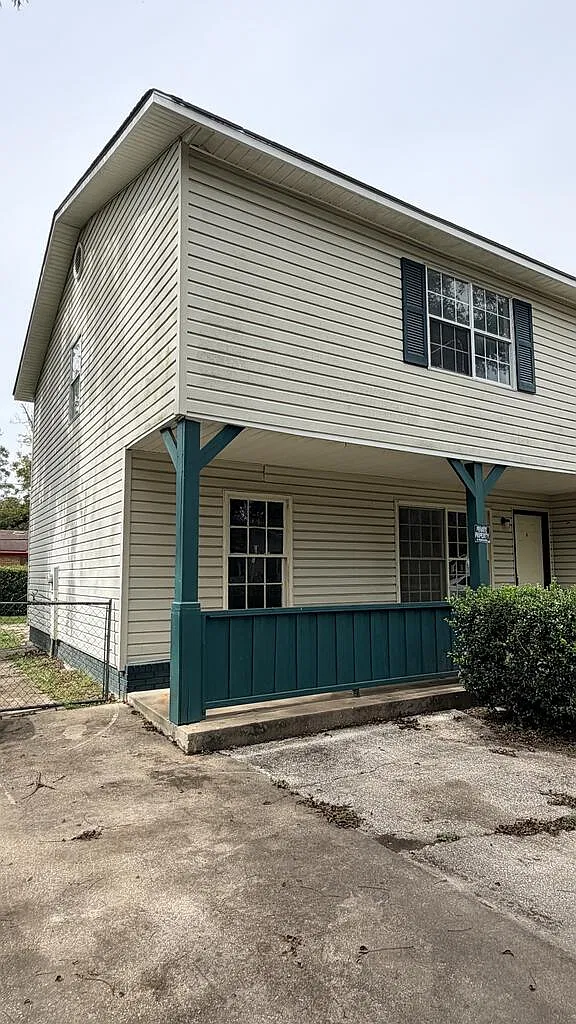 3 bed, 2.0 bath, 1300 sqft, $850 — Photo 1