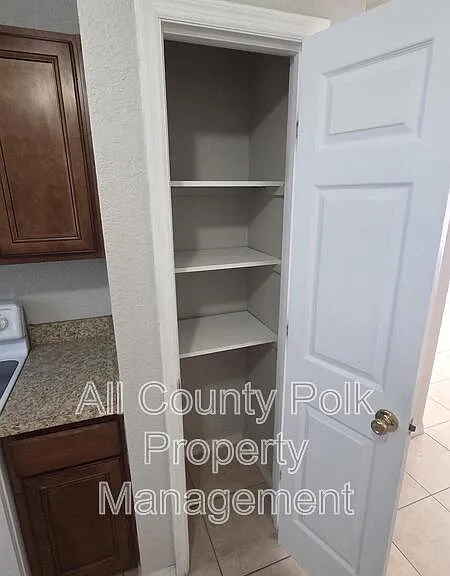 712 Bryon Ct — Photo 6