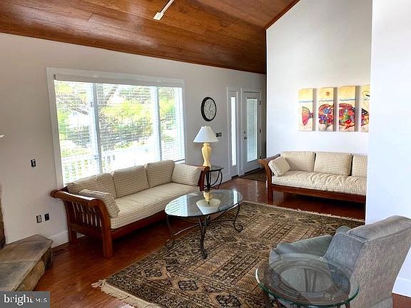 5th image of 300 Hollywood St #1