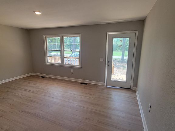 5th image of 124 Sherwood Dr