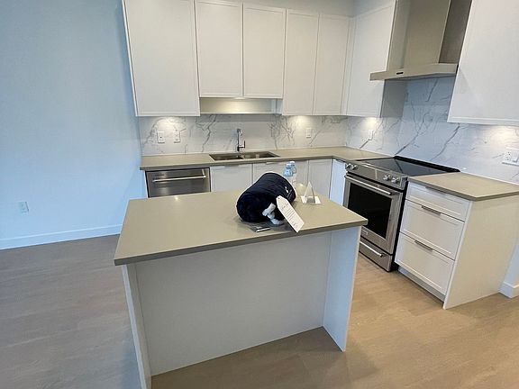 3rd image of 7123 11th Ave #309
