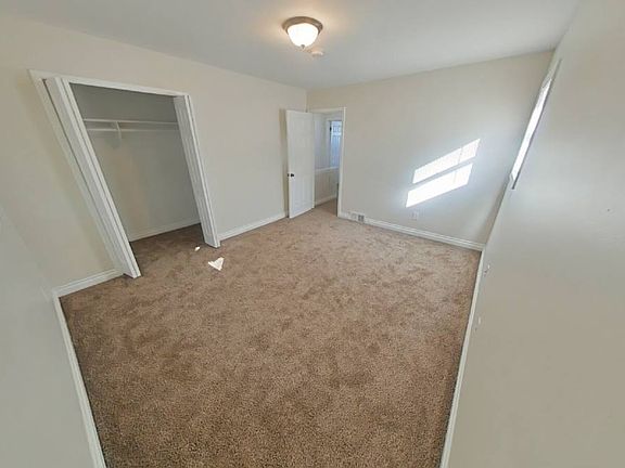 5th image of 26200 Pinehurst St