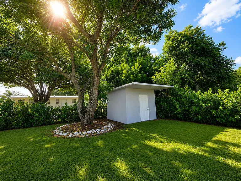 1558 NW 5th Ave — Photo 9