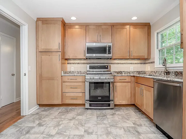 5823 Windham Dr — Photo 10