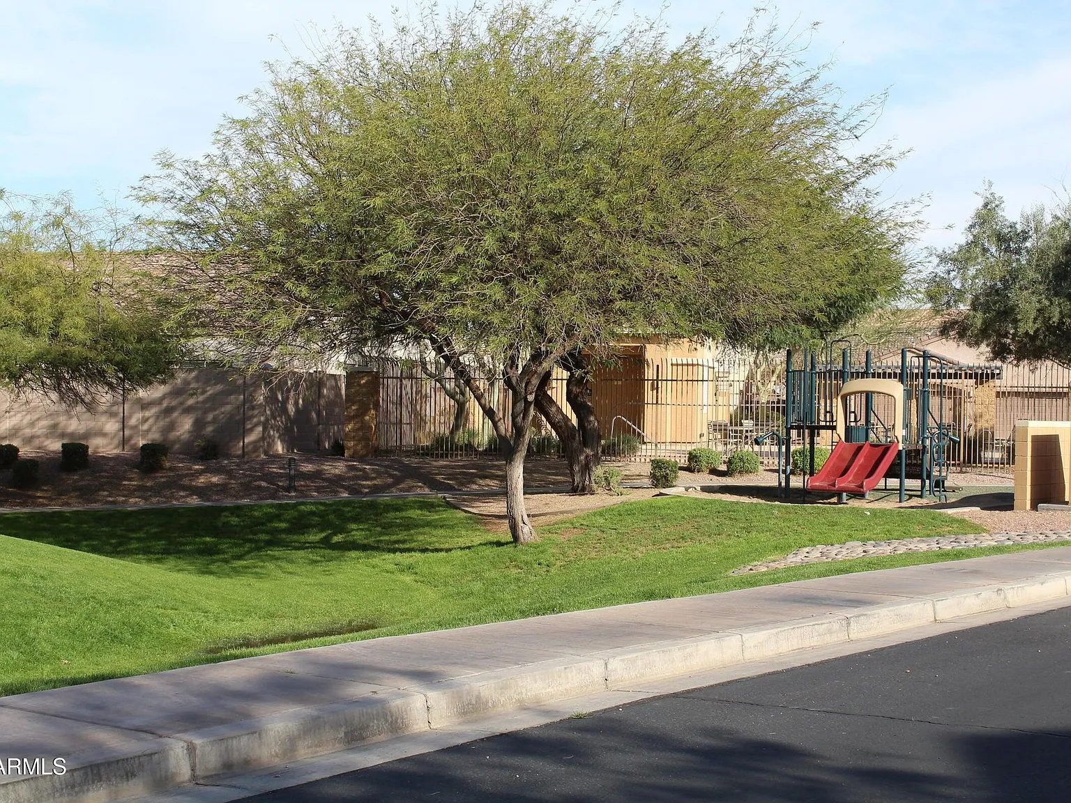 3 bed, 2.5 bath, 1606 sqft, $1,850 — Photo 4