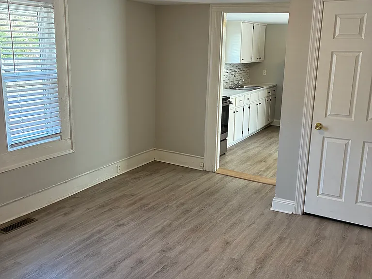 1512 Nash St N #B — Photo 6