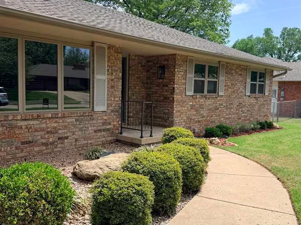 2305 El Camino St, Ponca City, OK 74604