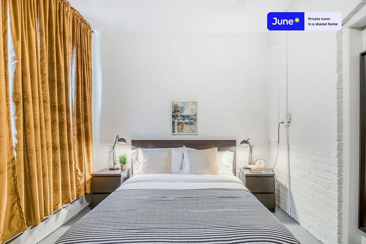 2716 Woodley Pl NW — Photo 1