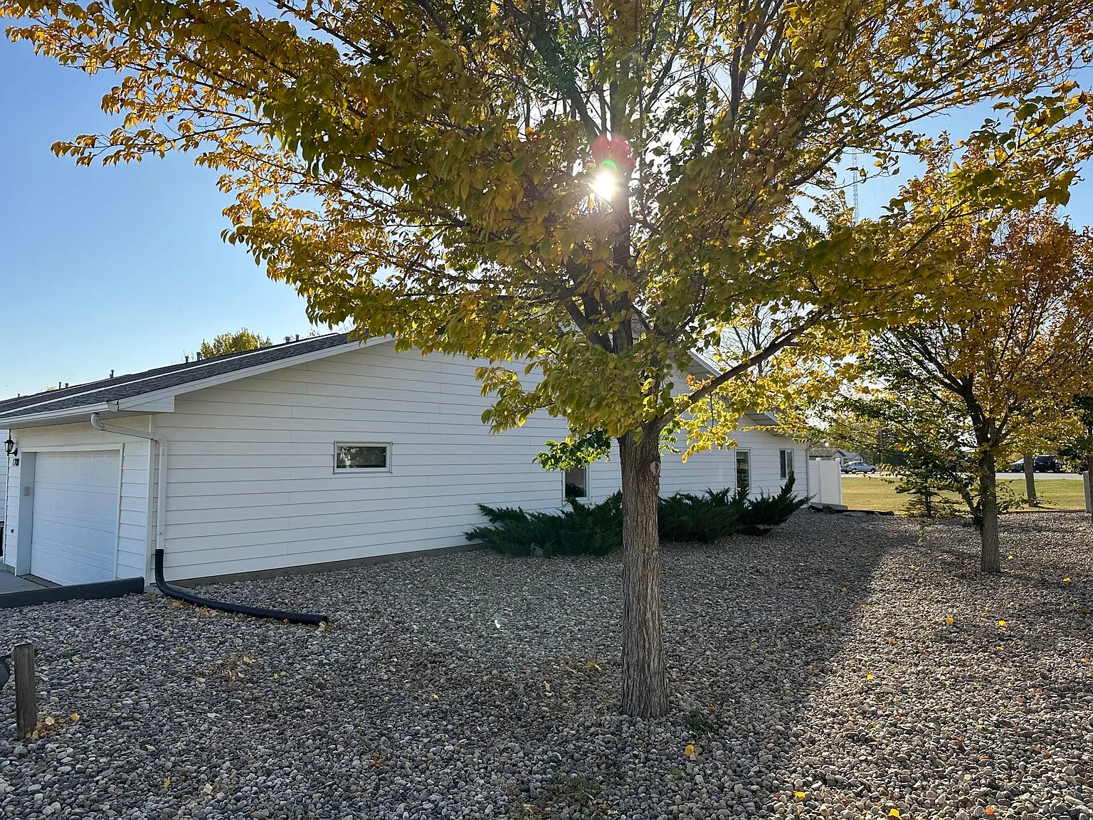 2 bed, 1074 sqft, $1,900 — Photo 2