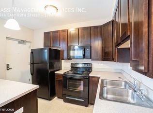 1744 E 69th St #405, Chicago, IL 60649
