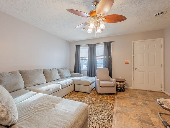 3rd image of 1506 W Reservoir St