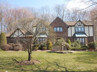 5 Merrimac Rd, Randolph, NJ 07869