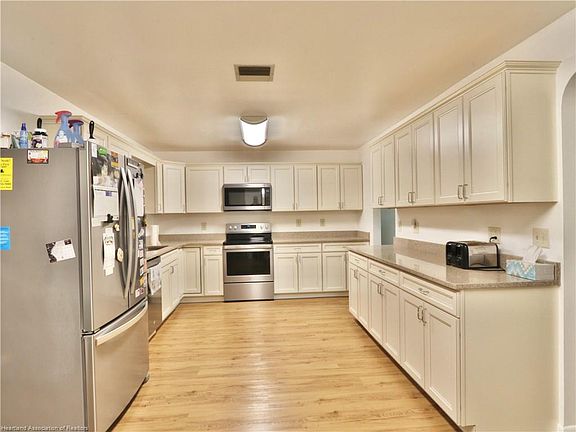 3rd image of 4630 Queen Palm Dr
