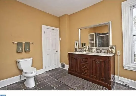 181 Dupont St — Photo 16