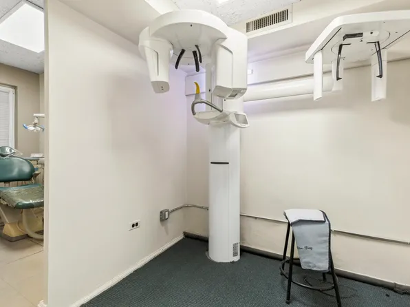 880 5th Avenue image 7 of 9