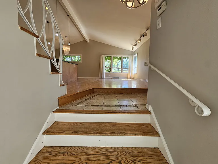 9924 Crawford Ave — Photo 22