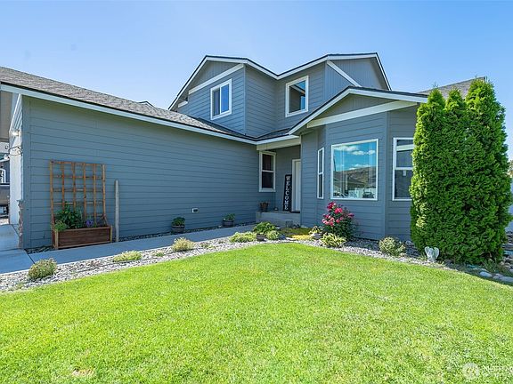 3rd image of 1450 Denny Place