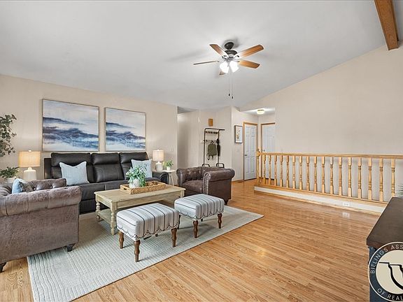 4th image of 841 Adobe Dr