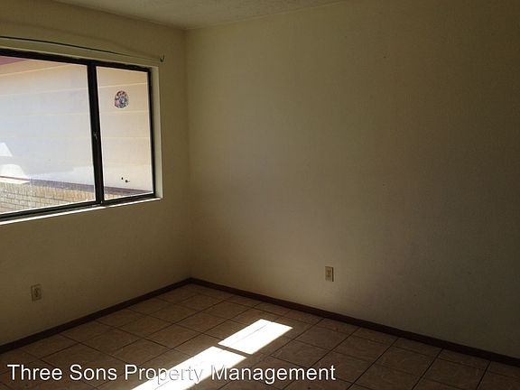 3rd image of 3309 Delamar Ave NE