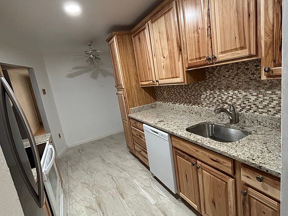3rd image of 179 Amberly Dr Unit D