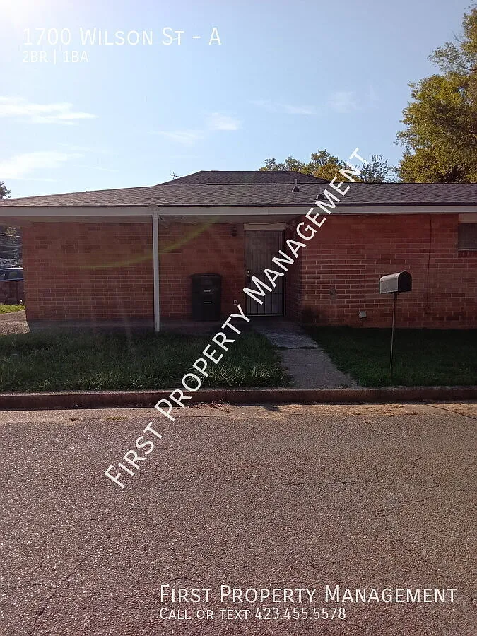 Close to Downtown: 2Bed/1Bath w Laundry Hookups! — Photo 1