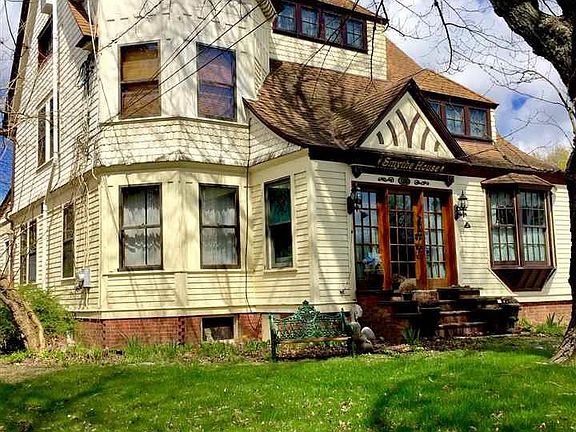 2nd image of 158 Burt St
