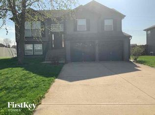 1406 Bayberry Dr, Greenwood, MO 64034