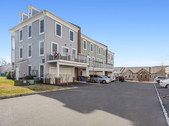 4th image of 293 Bradley Dr