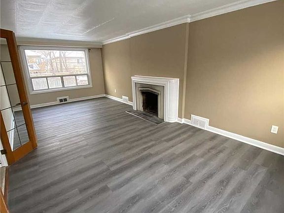 4th image of 204 York Mills Rd