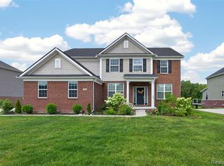4160 Walcott Dr, Lake Orion, MI 48359