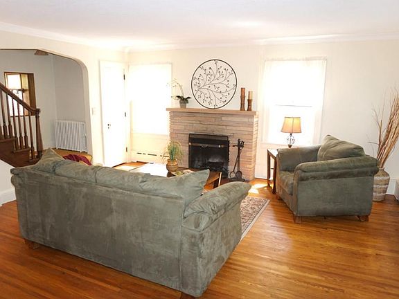 2nd image of 288 Saratoga St S